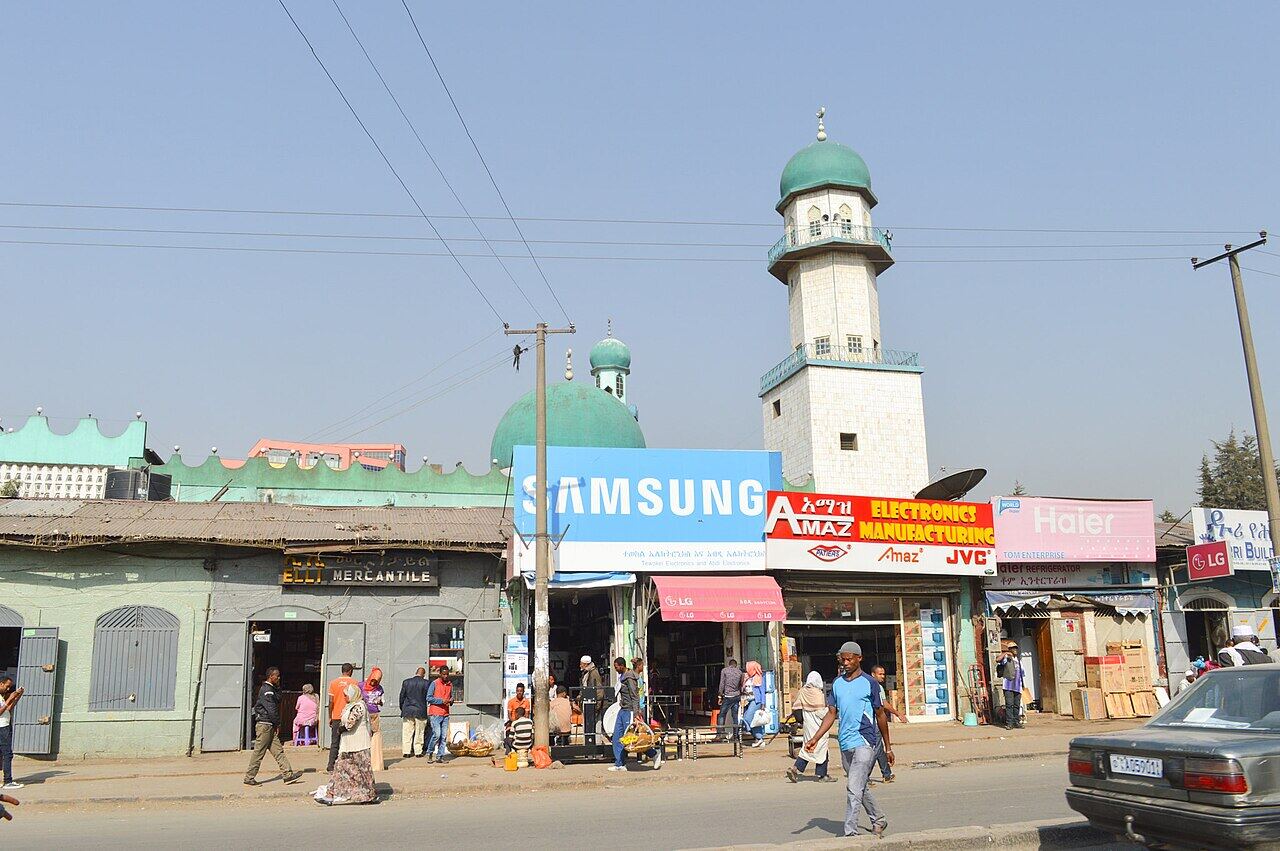 Grand Anwar Mosque, Merkato